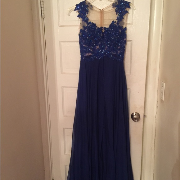 Floor length prom gown with beads - Picture 2 of 3